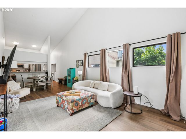 331 Se 146TH Ave 18, Portland, OR 97233