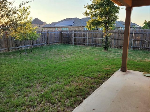 300 Bright Star LN, Georgetown, TX 78628