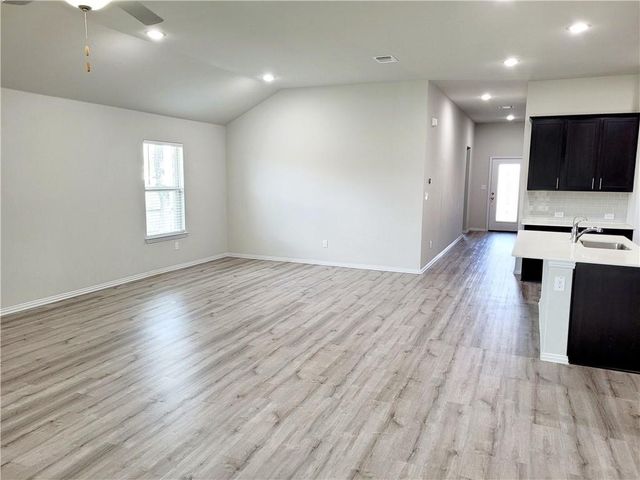 300 Bright Star LN, Georgetown, TX 78628