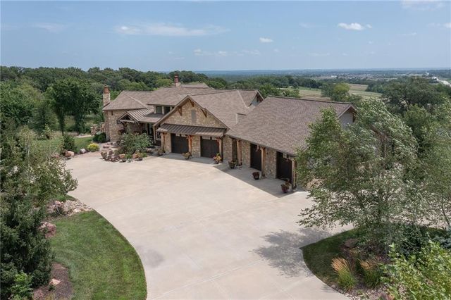 17096 Eisenhower Road, Leavenworth, KS 66048