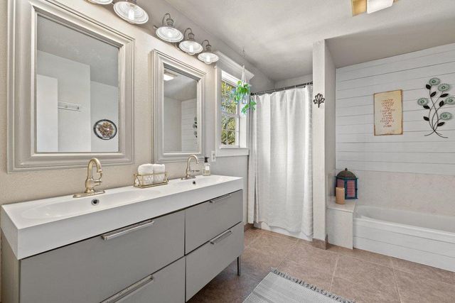 290 Sunset RDG, Dripping Springs, TX 78620