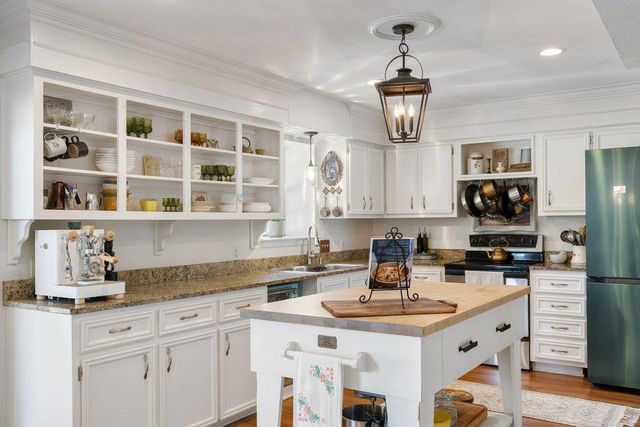 290 Sunset RDG, Dripping Springs, TX 78620