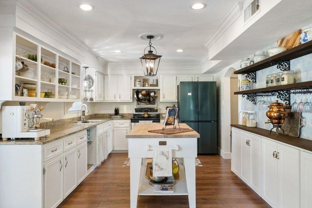 290 Sunset RDG, Dripping Springs, TX 78620