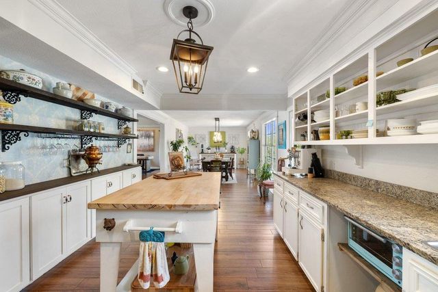 290 Sunset RDG, Dripping Springs, TX 78620