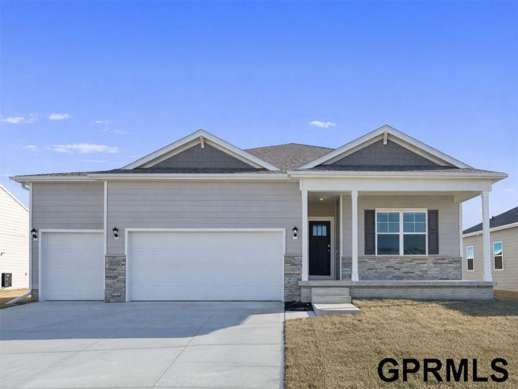 8507 S 185th Street, Gretna, NE 68136