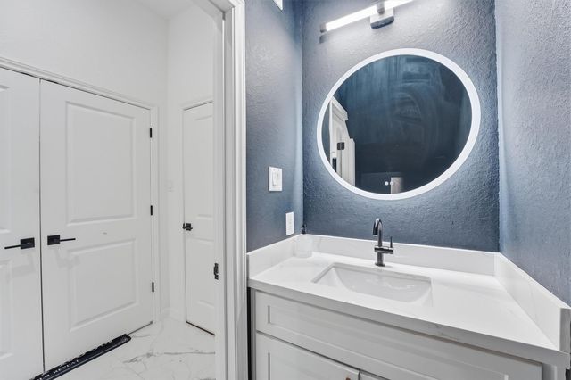 5839 Southwell Street B, Houston, TX 77033
