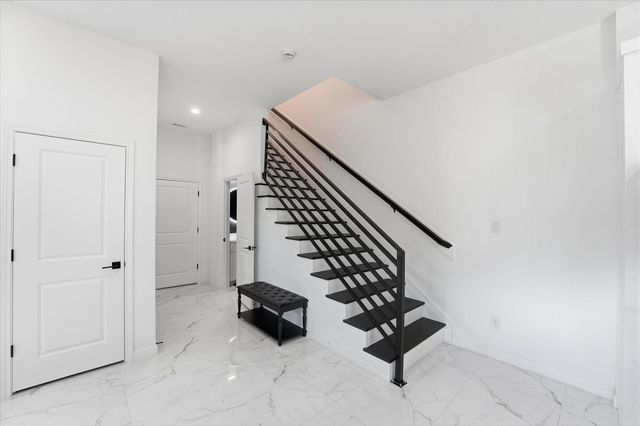5839 Southwell Street B, Houston, TX 77033