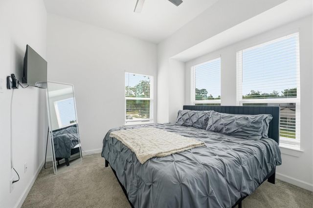 5839 Southwell Street B, Houston, TX 77033