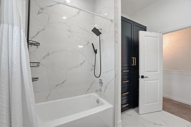 5839 Southwell Street B, Houston, TX 77033