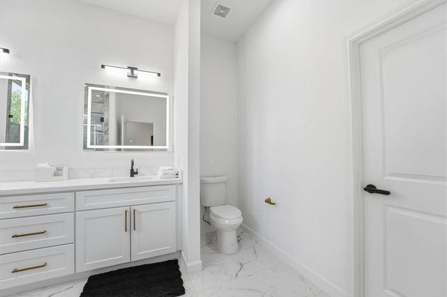 5839 Southwell Street B, Houston, TX 77033