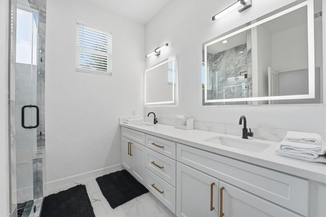 5839 Southwell Street B, Houston, TX 77033