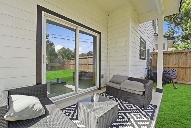 5839 Southwell Street B, Houston, TX 77033