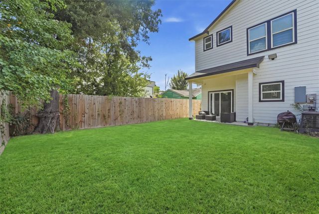 5839 Southwell Street B, Houston, TX 77033