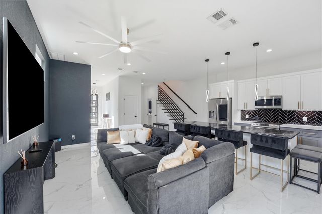 5839 Southwell Street B, Houston, TX 77033