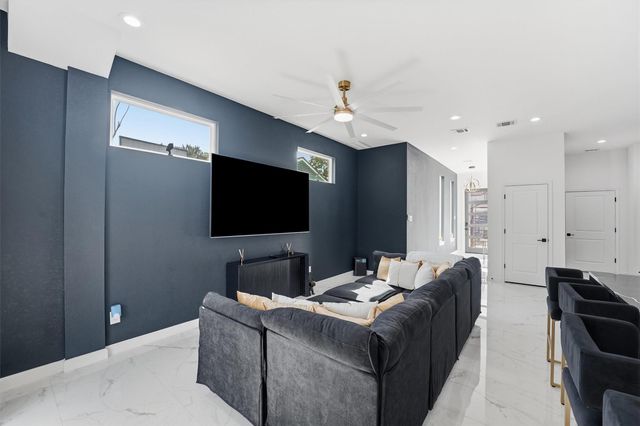 5839 Southwell Street B, Houston, TX 77033