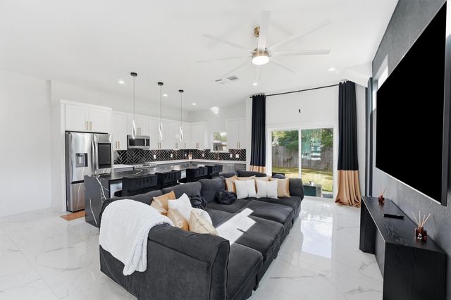 5839 Southwell Street B, Houston, TX 77033