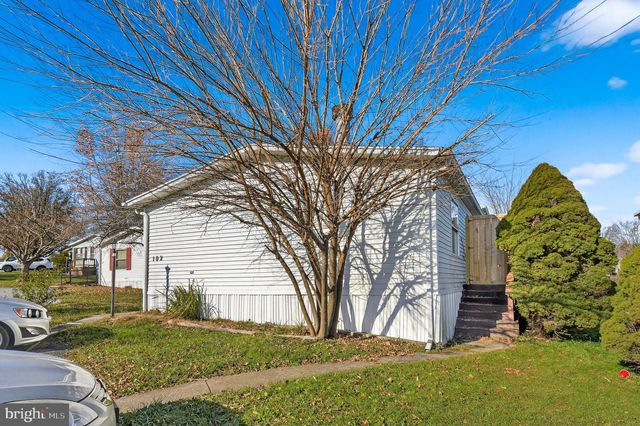 102 ARROWWOOD CT, Lancaster, PA 17603