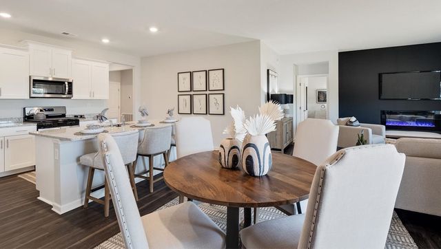 7975 ROYSTER CREEK DR E, Millington, TN 38053