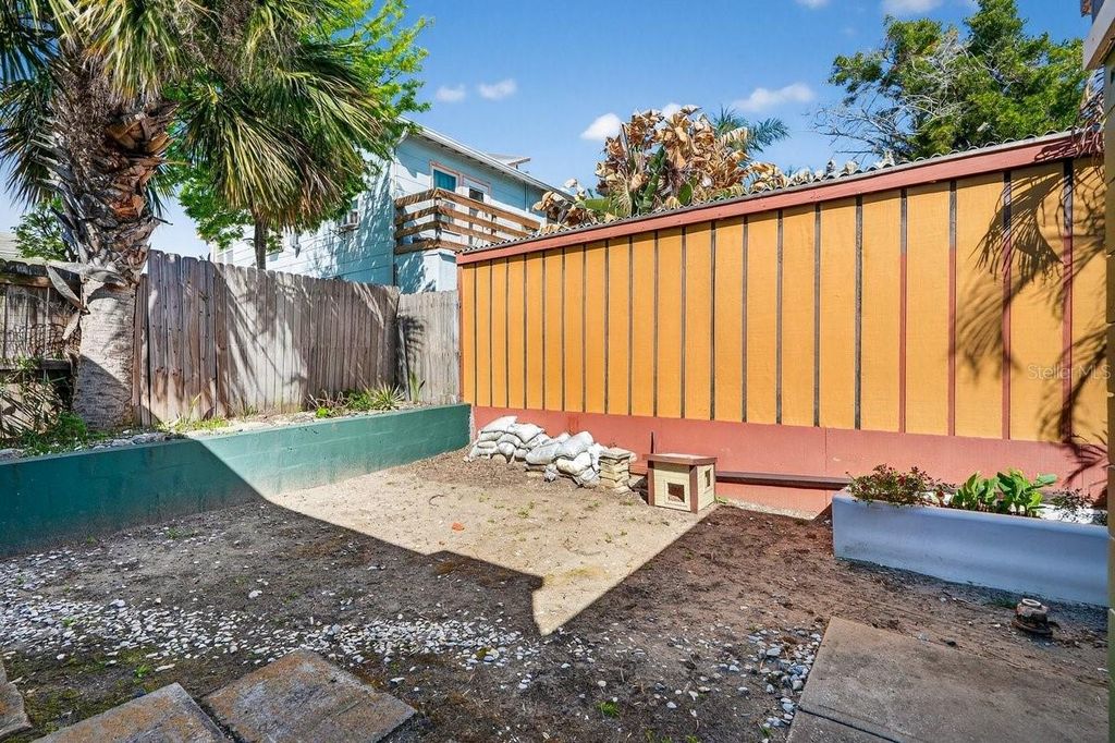 Image 11 of property listing at 112 S OLEANDER AVENUE, Daytona Beach, FL 32118