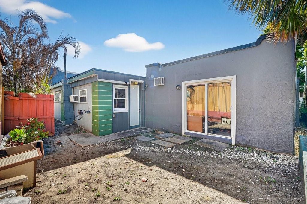 Image 12 of property listing at 112 S OLEANDER AVENUE, Daytona Beach, FL 32118