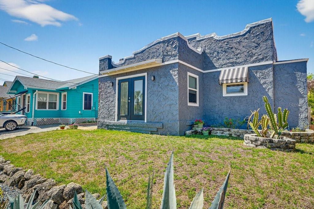 Image 3 of property listing at 112 S OLEANDER AVENUE, Daytona Beach, FL 32118