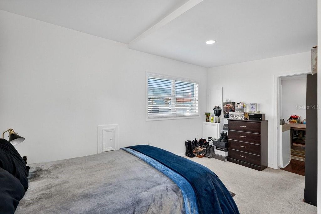 Image 26 of property listing at 112 S OLEANDER AVENUE, Daytona Beach, FL 32118