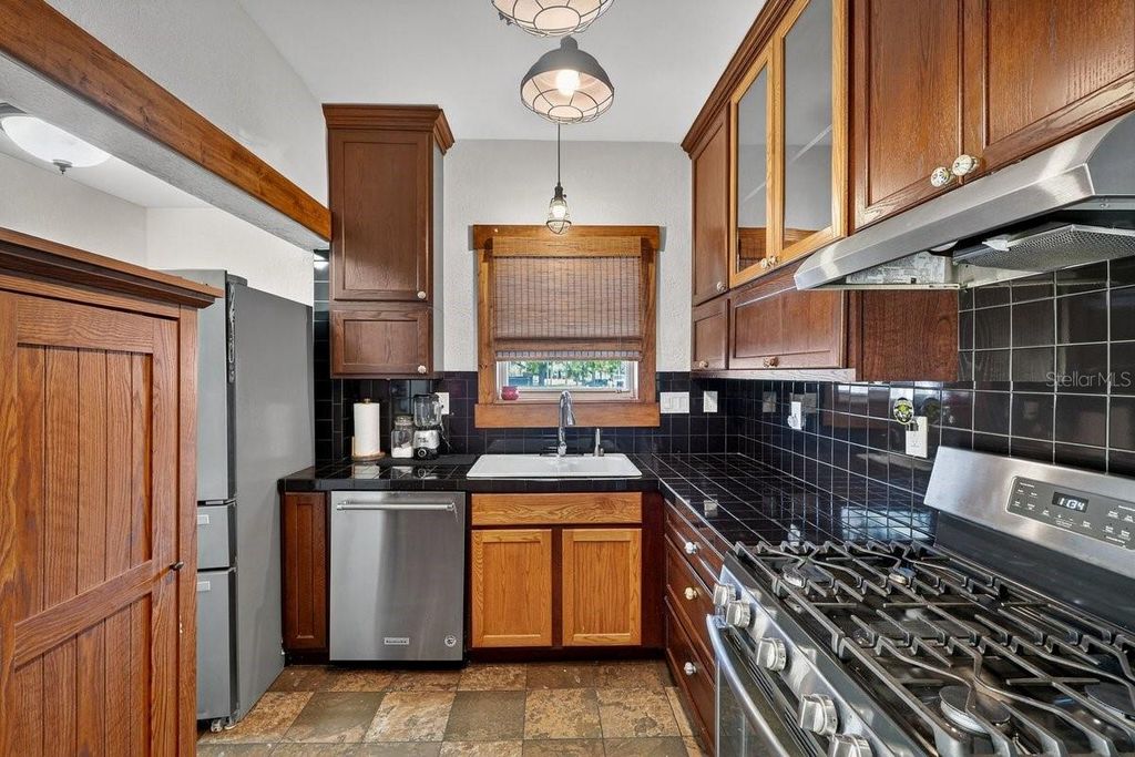 Image 40 of property listing at 112 S OLEANDER AVENUE, Daytona Beach, FL 32118