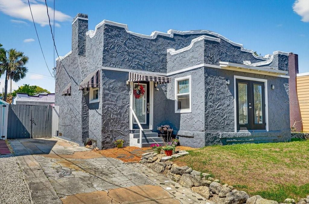 Image 5 of property listing at 112 S OLEANDER AVENUE, Daytona Beach, FL 32118