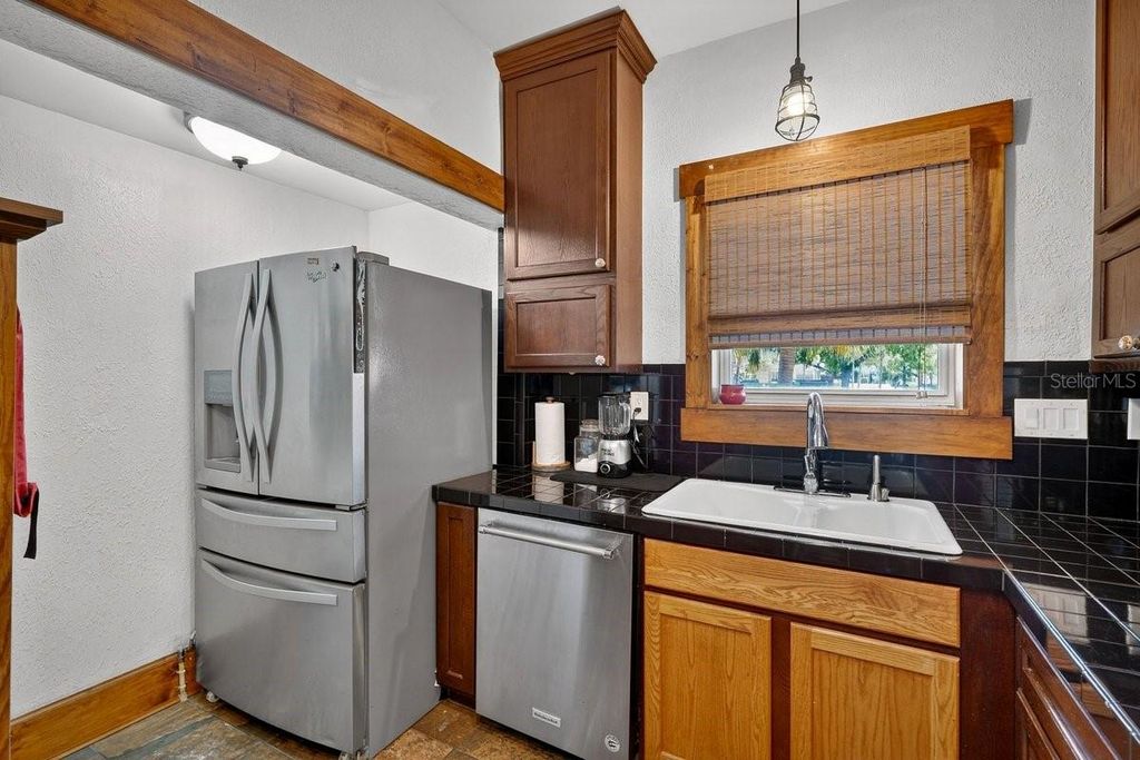 Image 41 of property listing at 112 S OLEANDER AVENUE, Daytona Beach, FL 32118