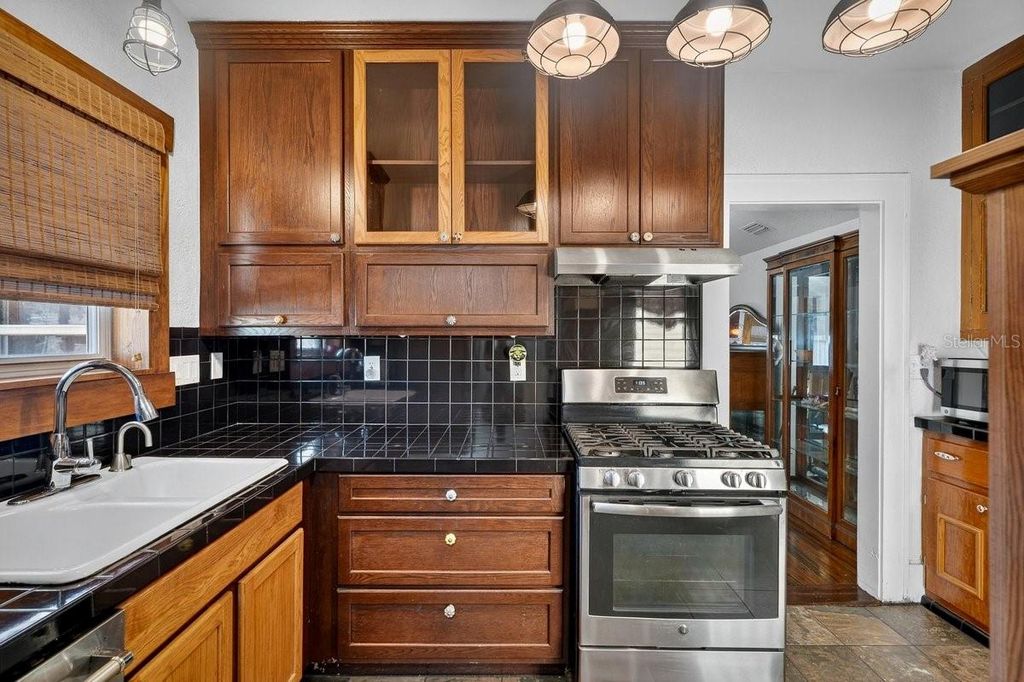 Image 42 of property listing at 112 S OLEANDER AVENUE, Daytona Beach, FL 32118