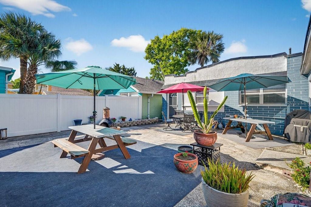 Image 8 of property listing at 112 S OLEANDER AVENUE, Daytona Beach, FL 32118