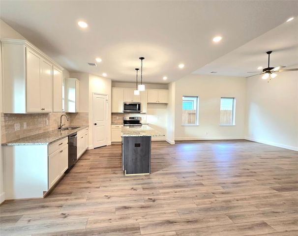 708 Duncan Avenue, Cleveland, TX 77327
