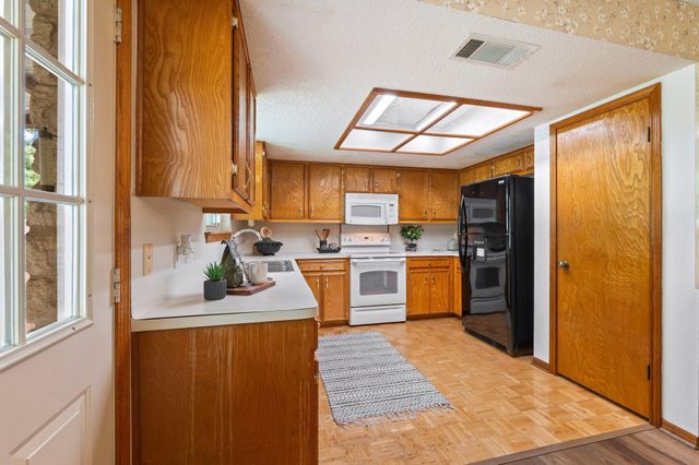 300 Pecan LN, Round Rock, TX 78664