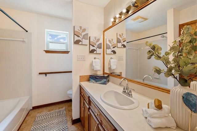 300 Pecan LN, Round Rock, TX 78664
