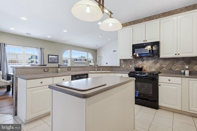 588 BLOSSOM TRL, Mount Joy, PA 17552