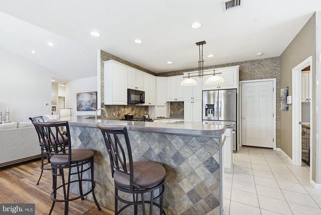 588 BLOSSOM TRL, Mount Joy, PA 17552