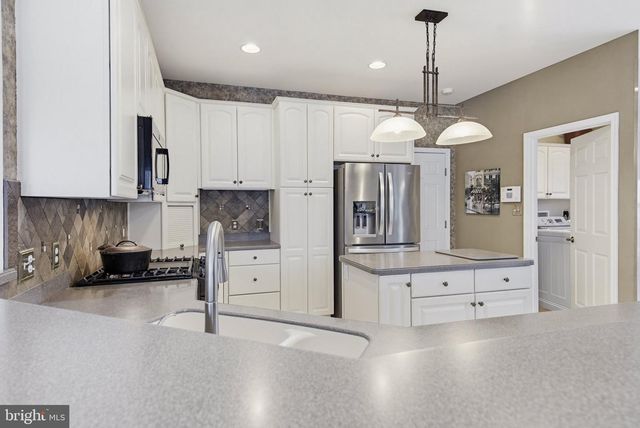 588 BLOSSOM TRL, Mount Joy, PA 17552