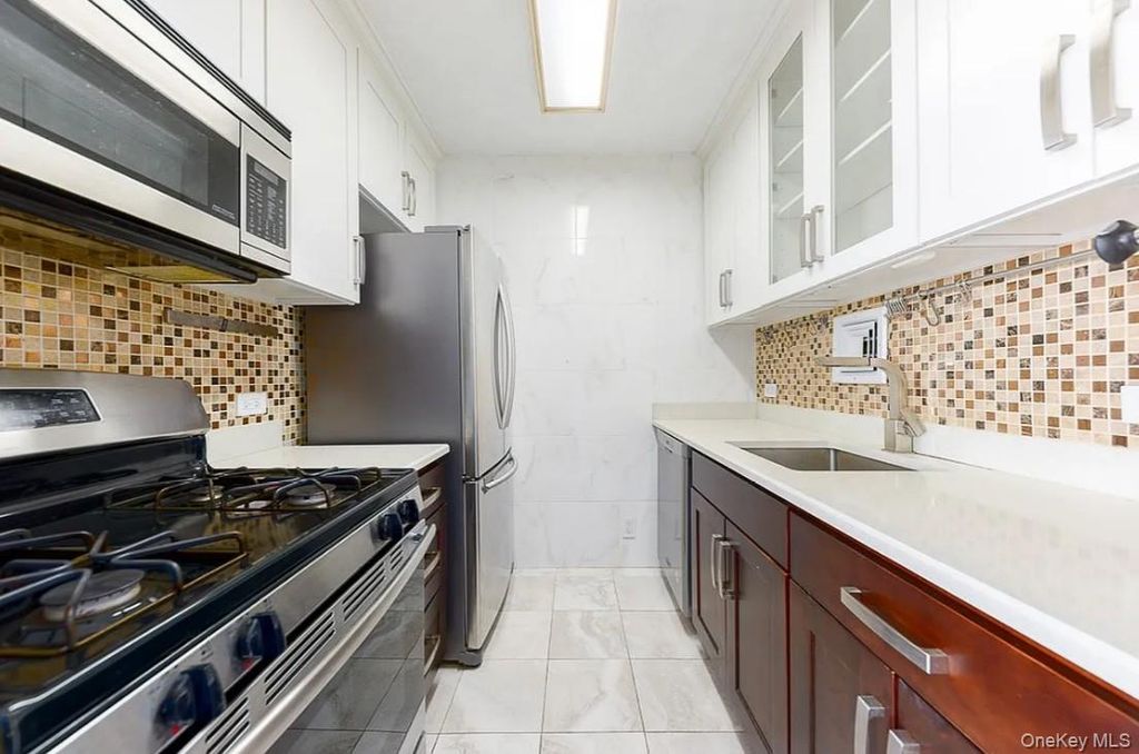 62-54 97th Place 11A, Rego Park, NY 11374 — photo 2