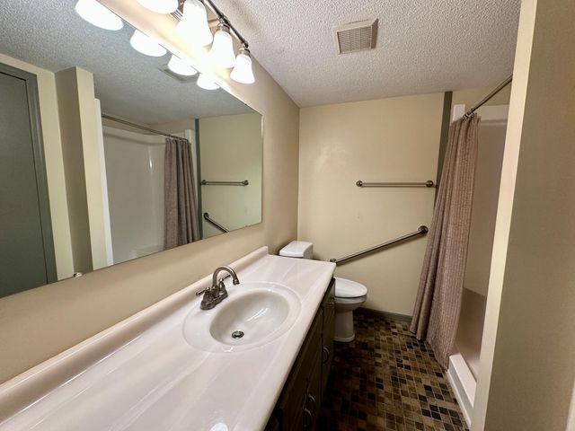 1189 11th Street SE, Forest Lake, MN 55025