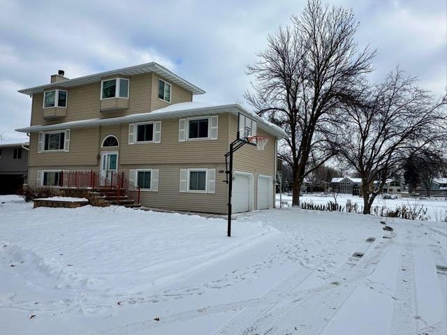 1189 11th Street SE, Forest Lake, MN 55025