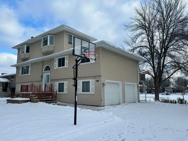 1189 11th Street SE, Forest Lake, MN 55025