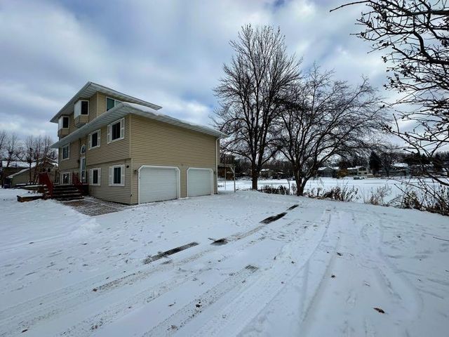 1189 11th Street SE, Forest Lake, MN 55025