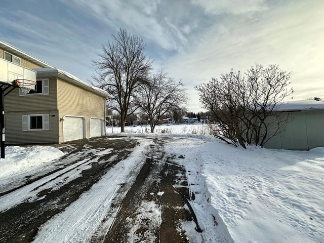 1189 11th Street SE, Forest Lake, MN 55025