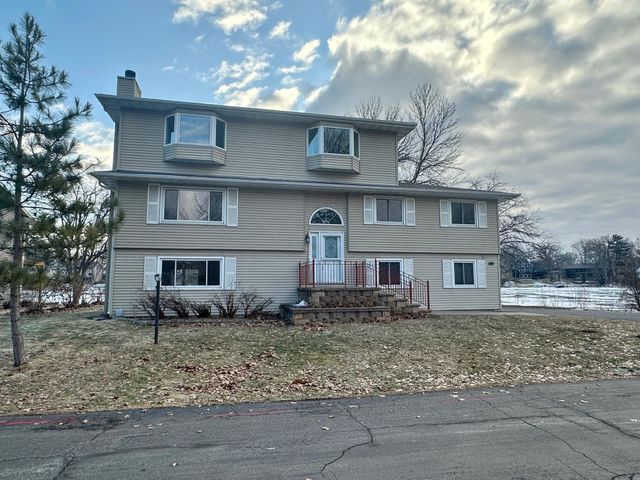 1189 11th Street SE, Forest Lake, MN 55025