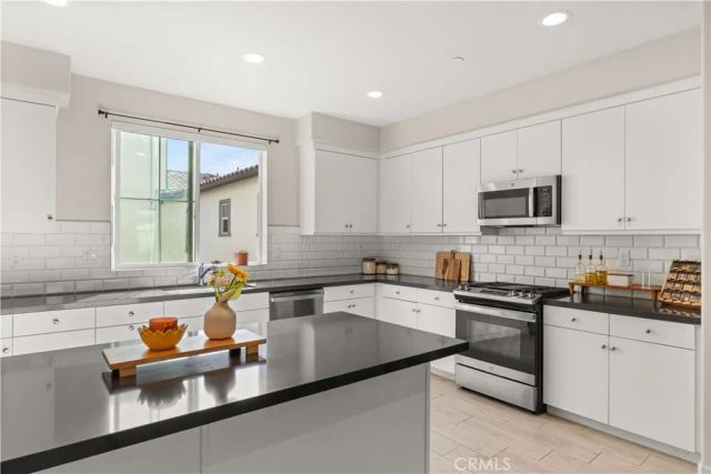 31305 Via Nubes, Temecula, CA 92592