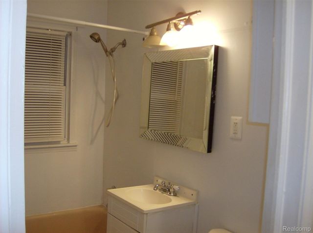 10641 TROY Street, Oak Park, MI 48237