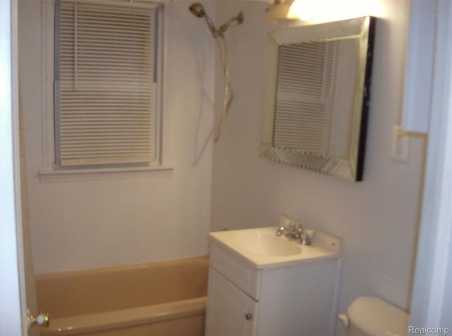 10641 TROY Street, Oak Park, MI 48237