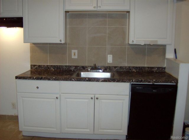 10641 TROY Street, Oak Park, MI 48237