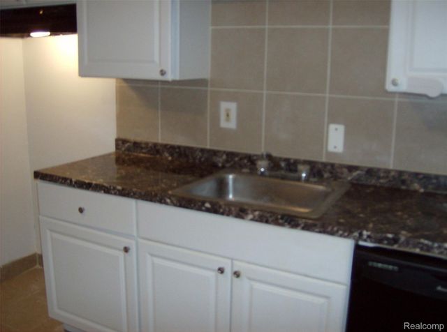 10641 TROY Street, Oak Park, MI 48237