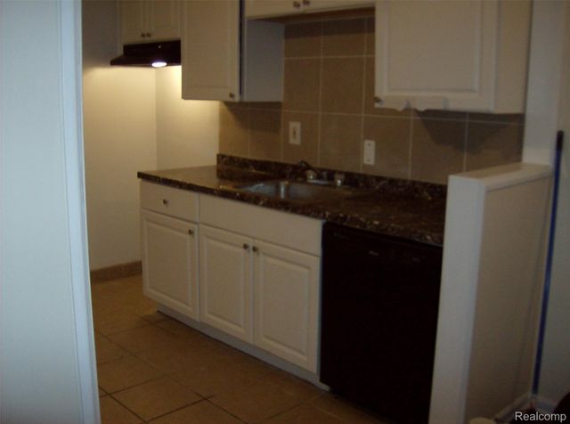 10641 TROY Street, Oak Park, MI 48237